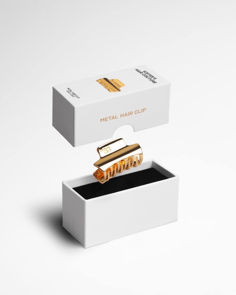 Metal Hair Clip Gold – fermaglio metallico dorato nella sua confezione bianca