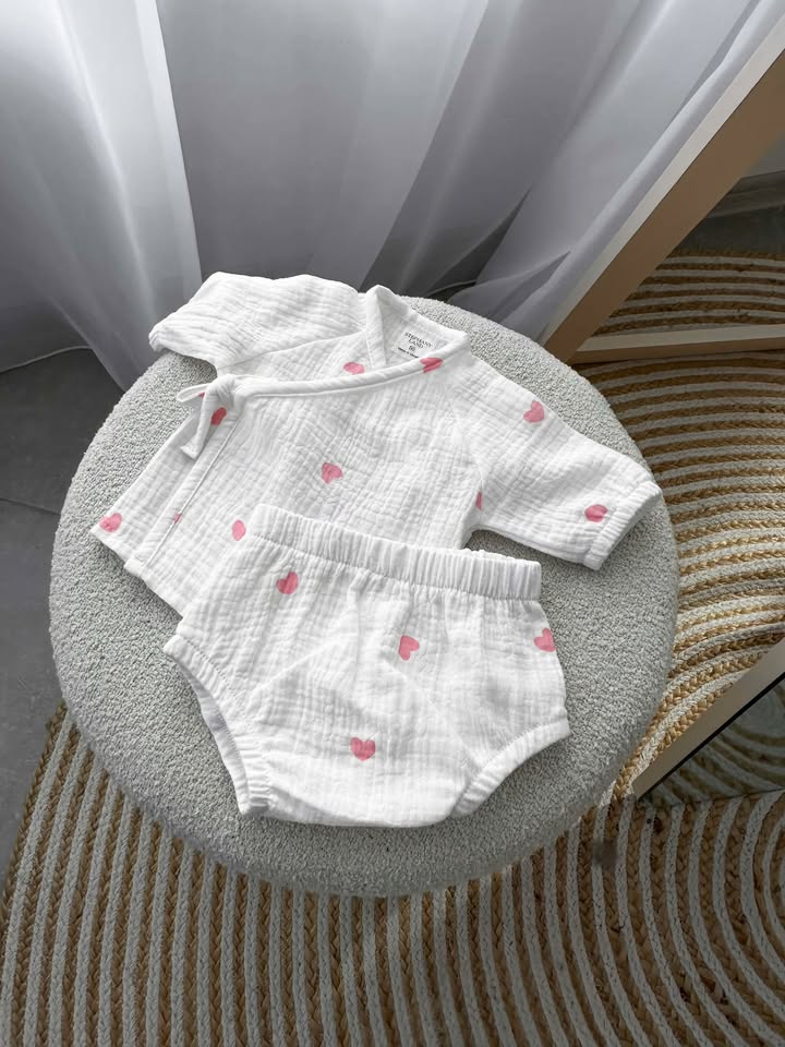 Coordinato neonata Liolia fantasia cuori rosa in mussola di cotone