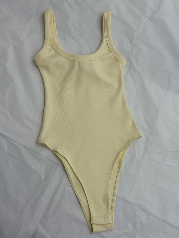 Body Pearl giallo con spalline, vista frontale